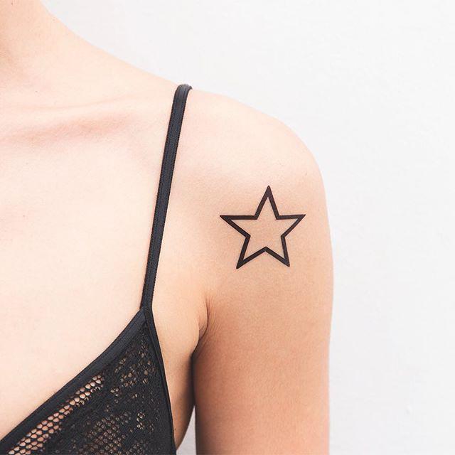 18+ Anã Com Tatuagem De Estrela No Ombro Information