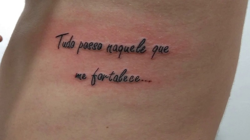 Featured image of post Frases Para Tatuagem De Deus Minha vida tem sido marcada por realiza es di rias que s vezes n o dou o devido valor mas eu sei que a gra a de deus se faz presente em