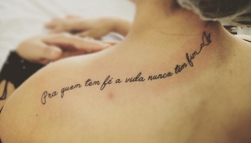 TATUAGEM DE FRASES → 135 Inspirações e Ideias LINDAS!!